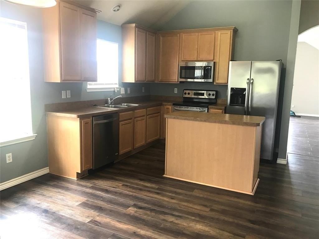 492 Northbrook Ave - Photo 4 of 40