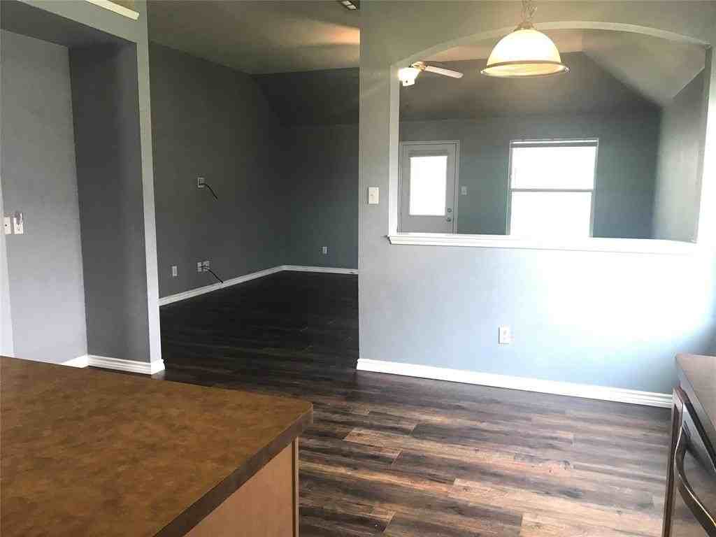 492 Northbrook Ave - Photo 5 of 40