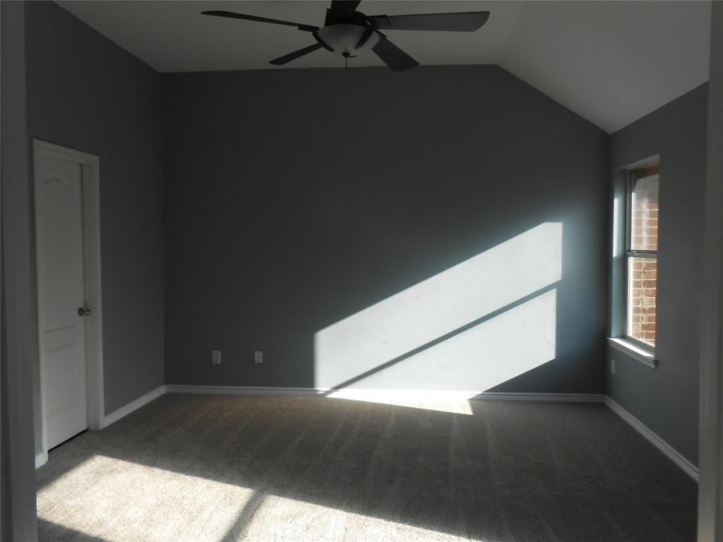 492 Northbrook Ave - Photo 6 of 40