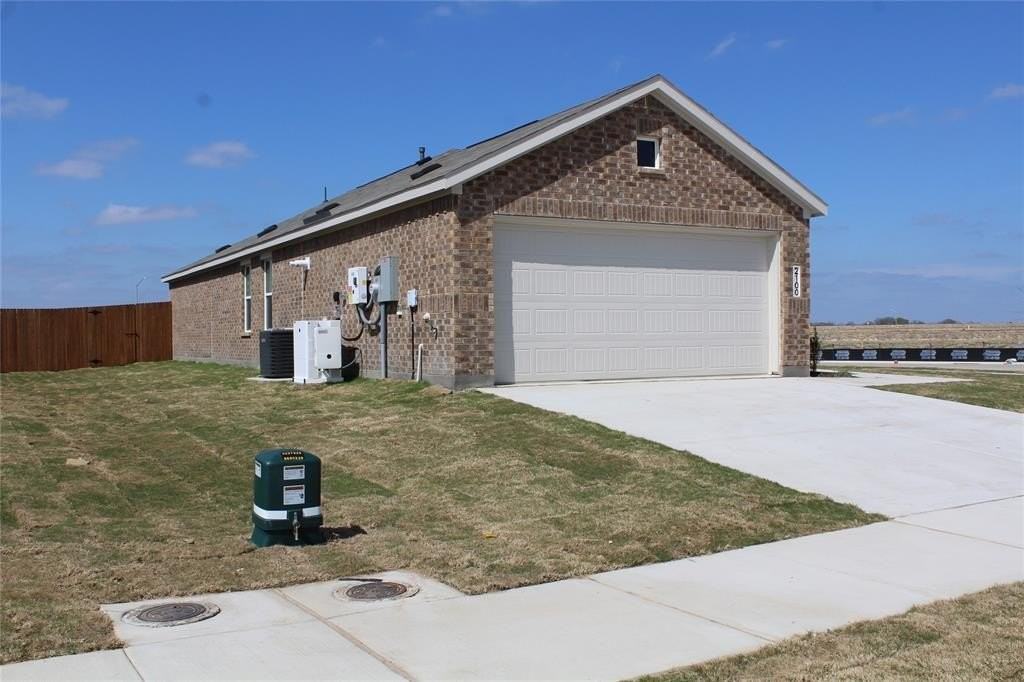 2100 Neyland Dr - Photo 3 of 27