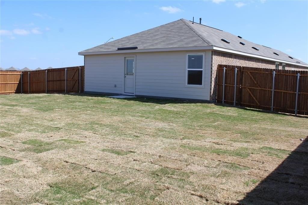 2100 Neyland Dr - Photo 6 of 27