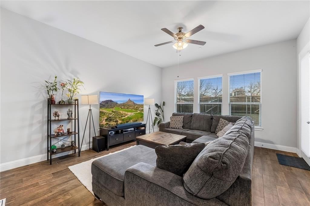 620 Hutchinson Ln - Photo 4 of 16