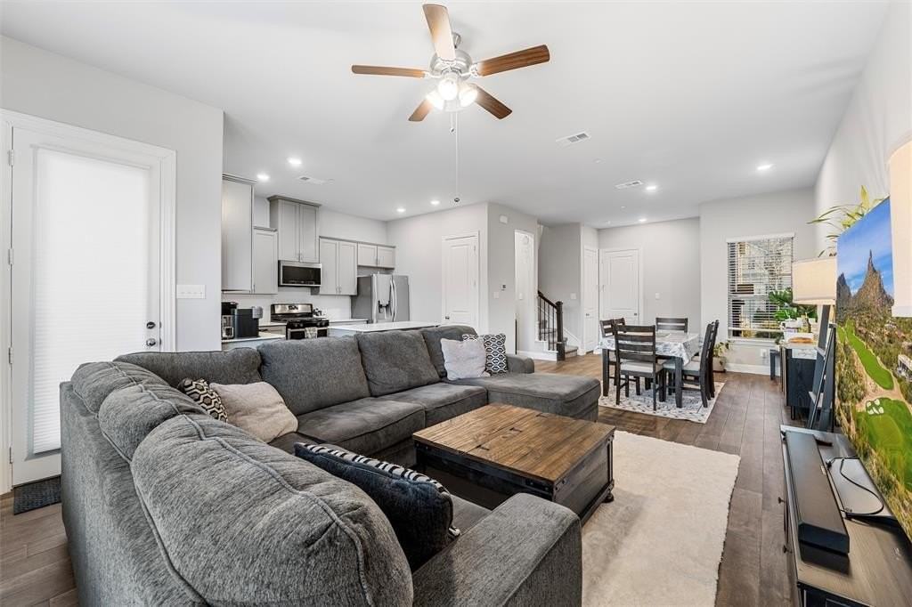 620 Hutchinson Ln - Photo 6 of 16