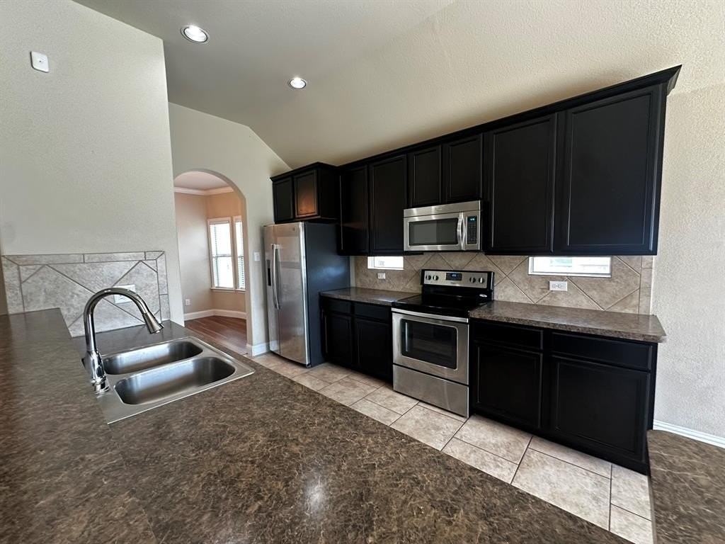 3111 Clear Springs Dr - Photo 7 of 20