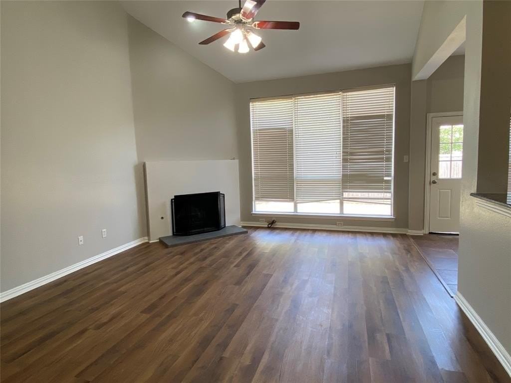 1544 Commerce Dr - Photo 4 of 19