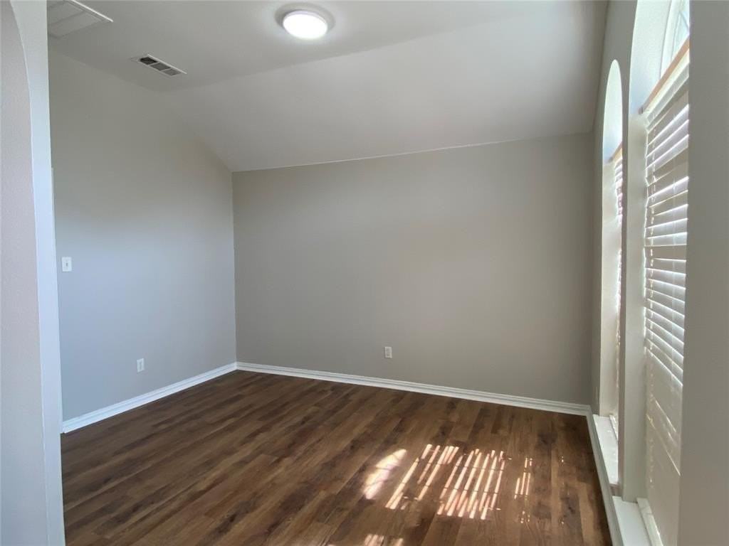 1544 Commerce Dr - Photo 5 of 19