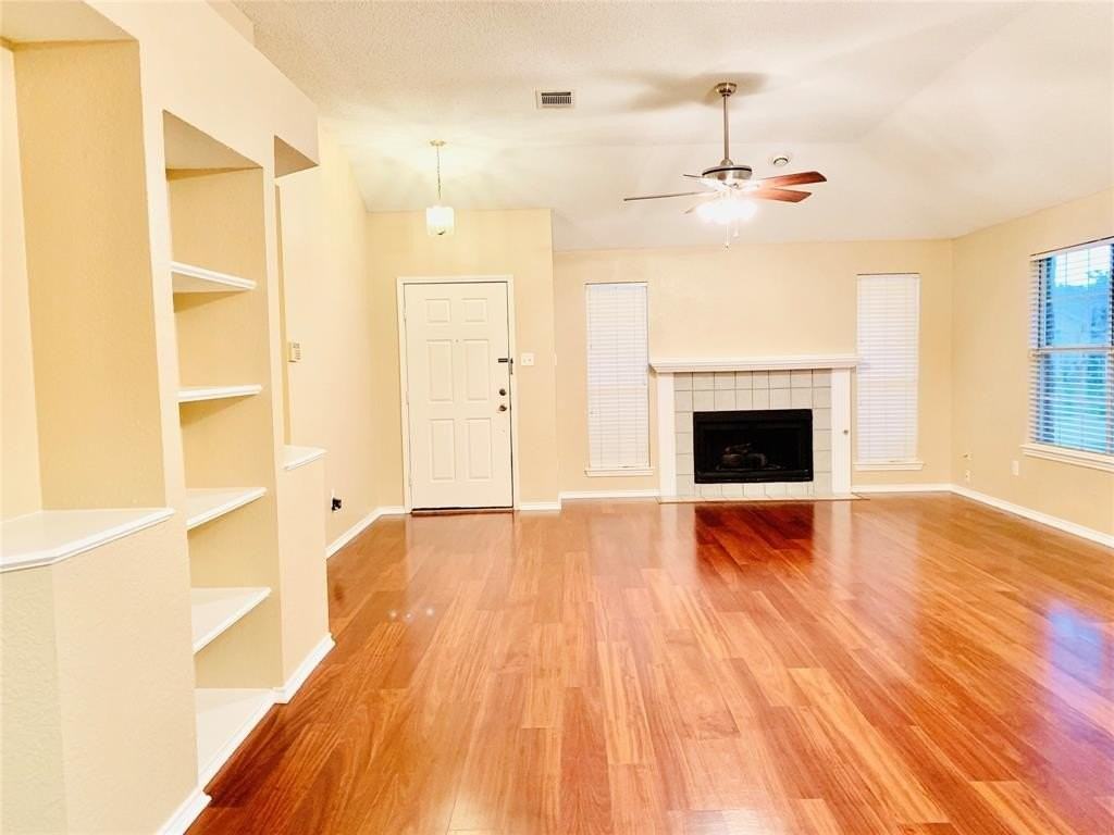 2921 Lake Valley Dr - Photo 4 of 36