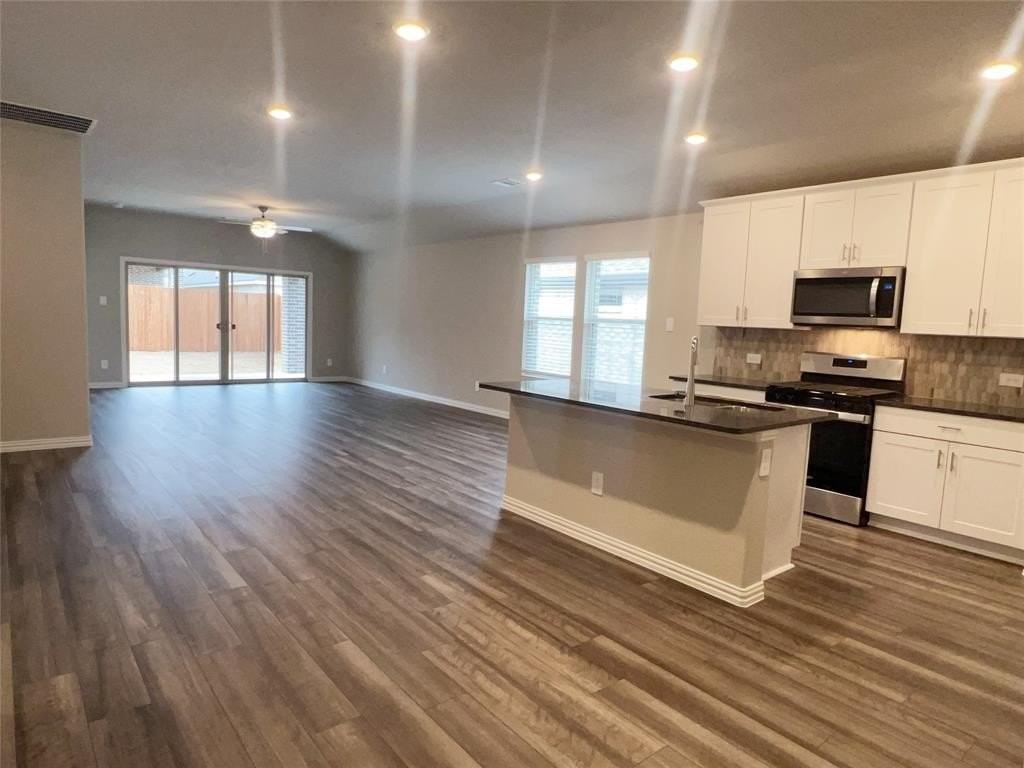 1206 Corkwood Dr - Photo 4 of 17