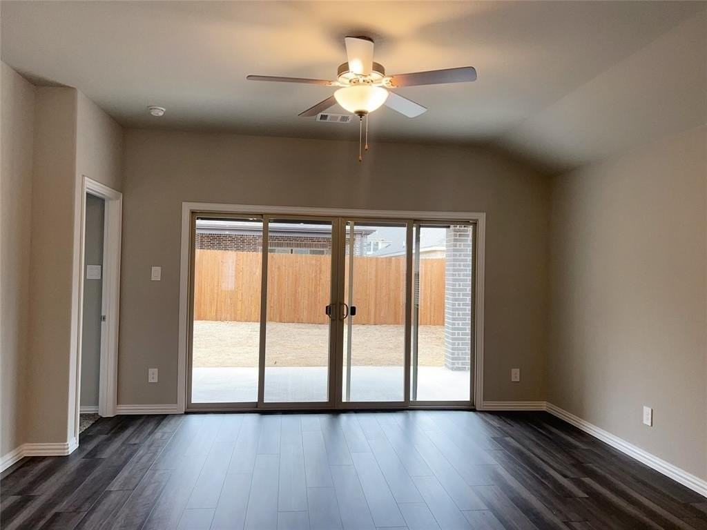 1206 Corkwood Dr - Photo 5 of 17