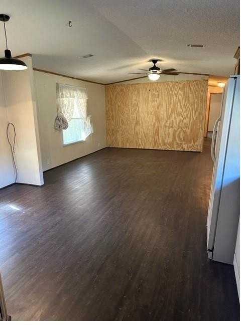 829 N Smith St - Photo 4 of 14