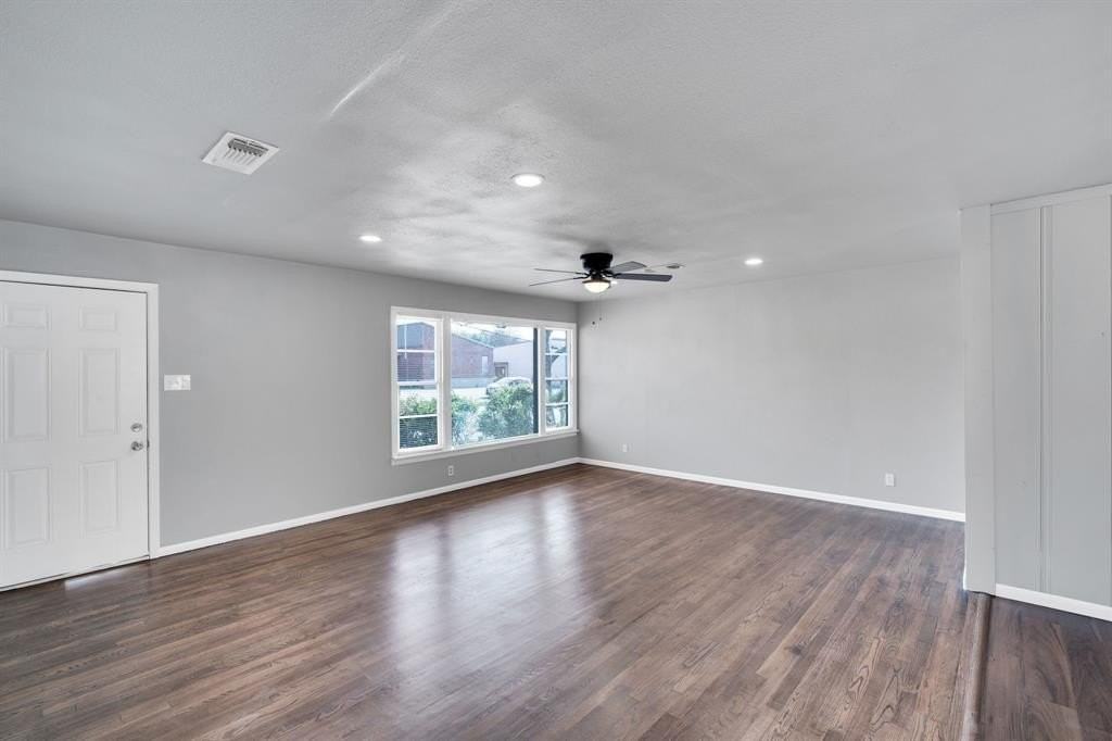 413 Shaw St - Photo 2 of 26