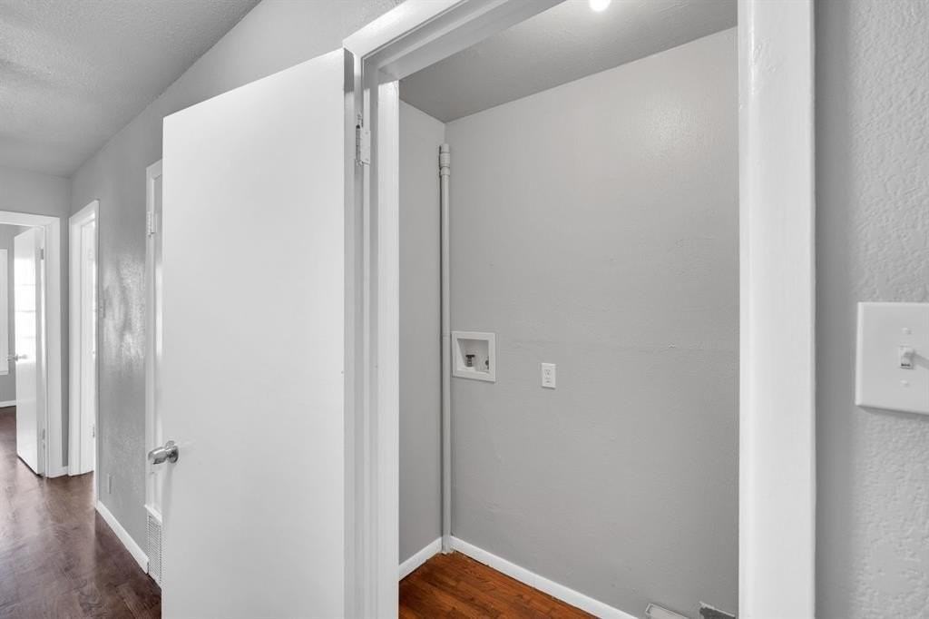 413 Shaw St - Photo 3 of 26