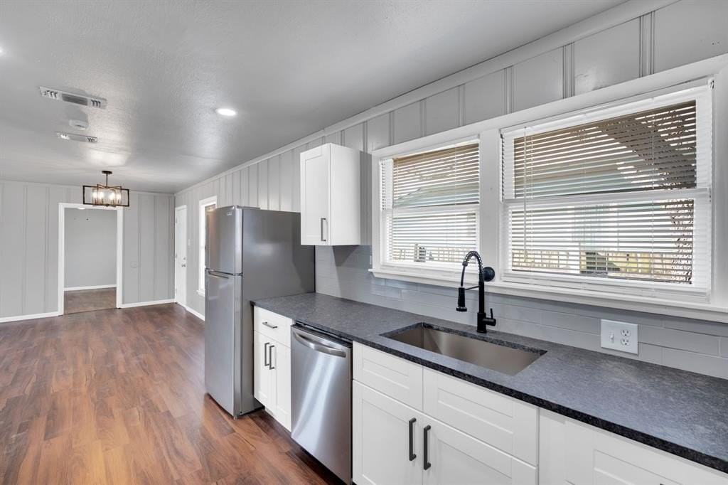 413 Shaw St - Photo 5 of 26