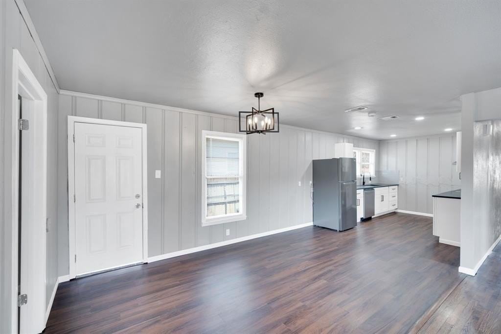 413 Shaw St - Photo 7 of 26