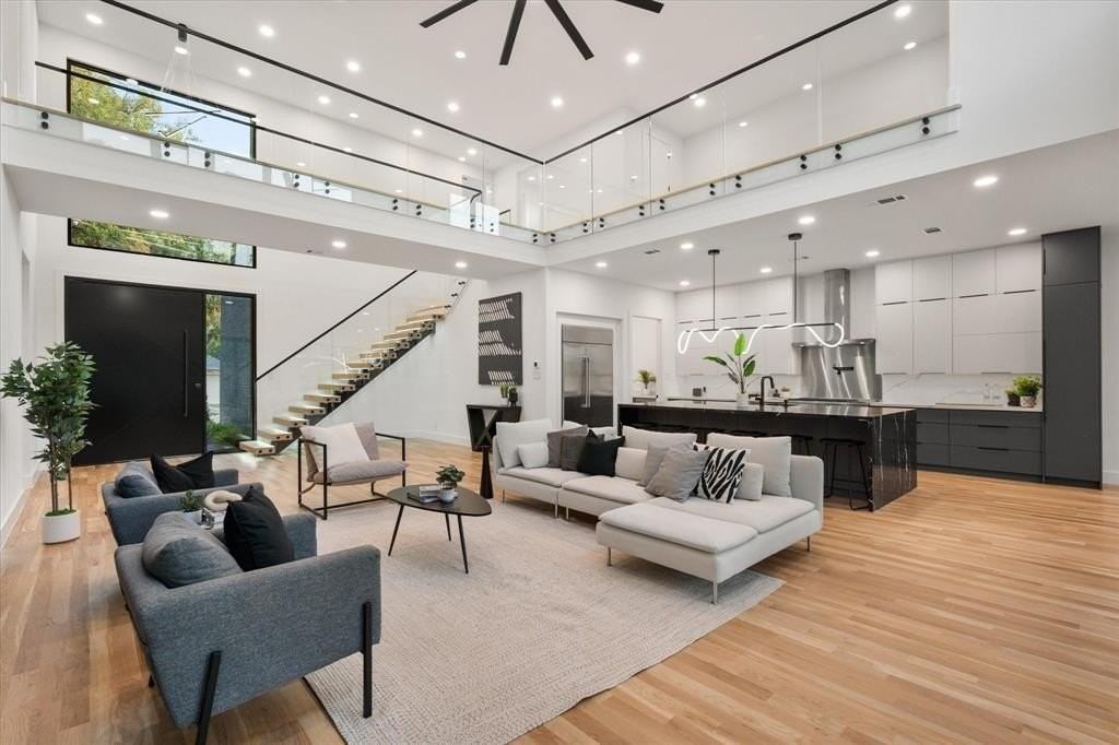 3739 Rockdale Dr - Photo 4 of 38