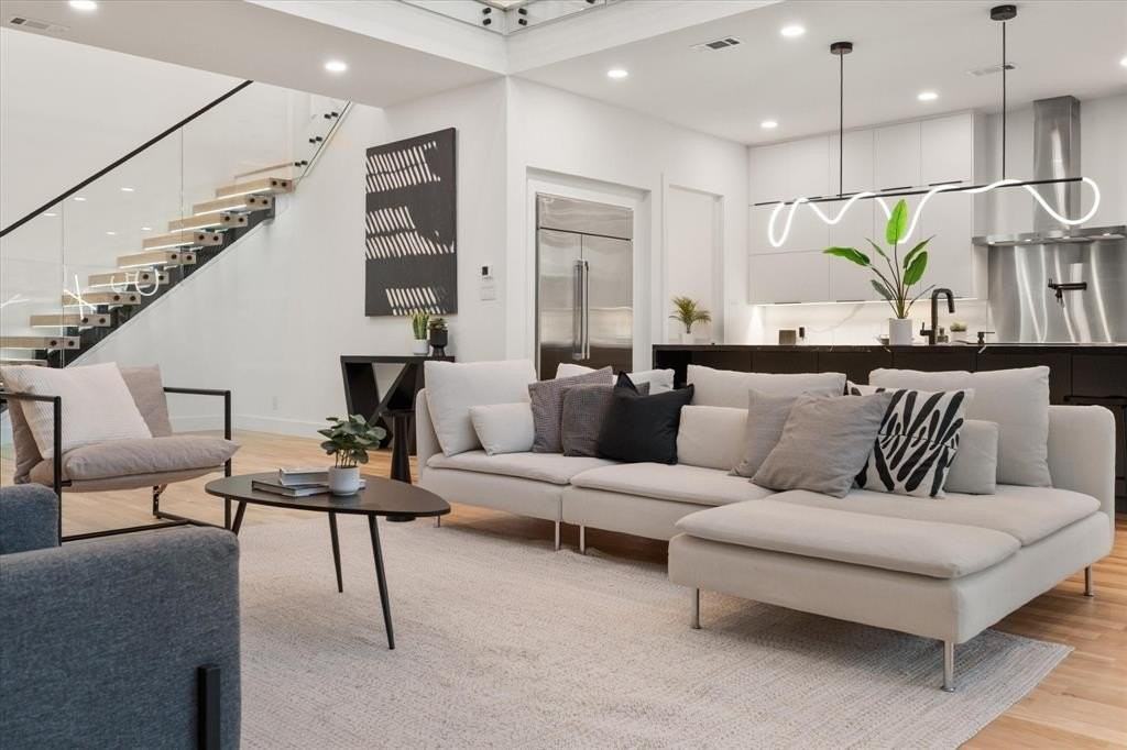 3739 Rockdale Dr - Photo 5 of 38