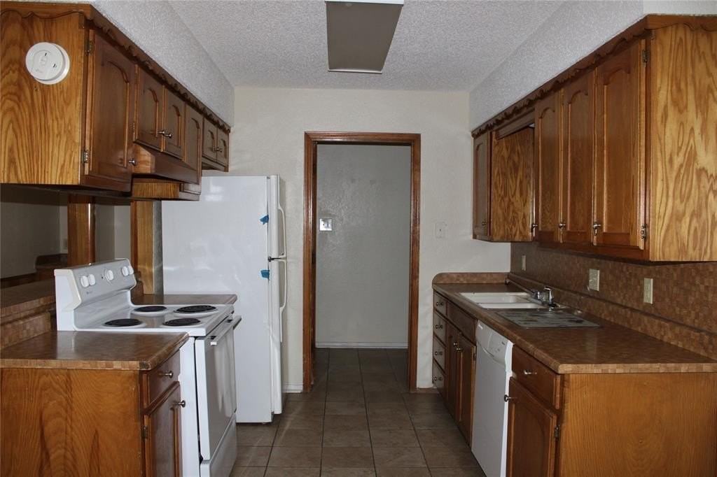 613 Nw Renfro St - Photo 2 of 14