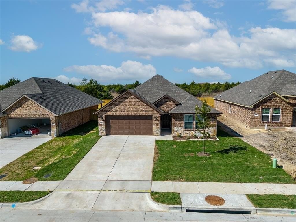 7502 Grant Ln - Photo 2 of 34