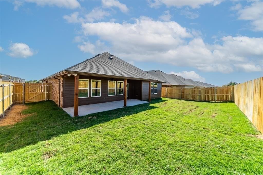 7502 Grant Ln - Photo 3 of 34