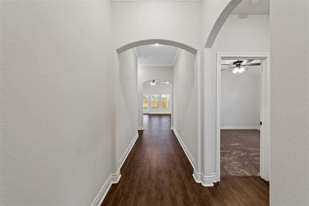 7502 Grant Ln - Photo 5 of 34