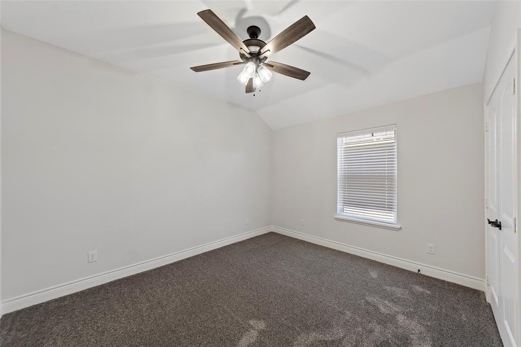 7502 Grant Ln - Photo 7 of 34