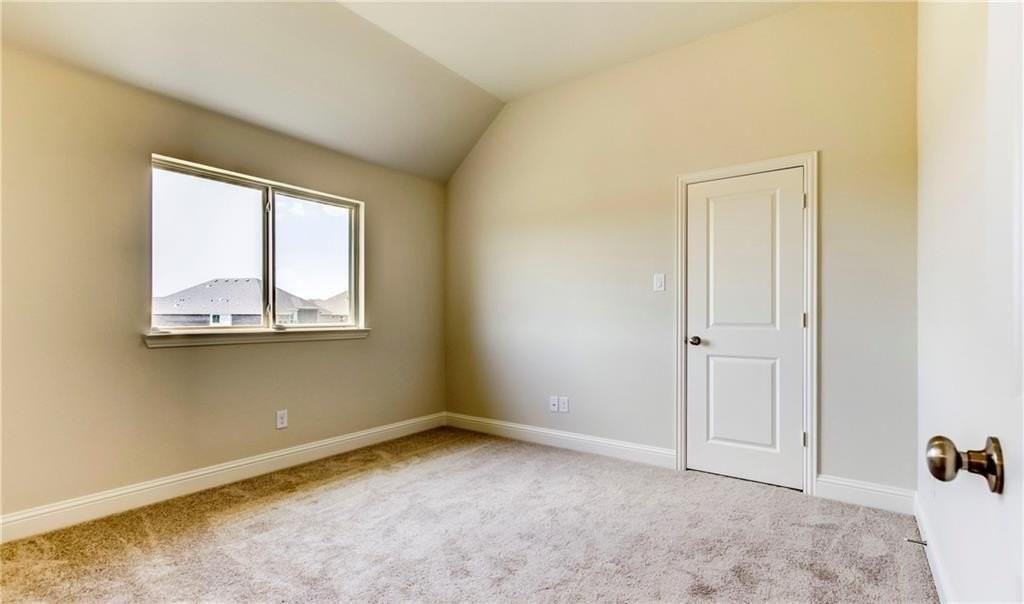 905 Overton Ave - Photo 5 of 24