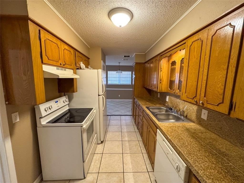 1526 W Elm St - Photo 3 of 13