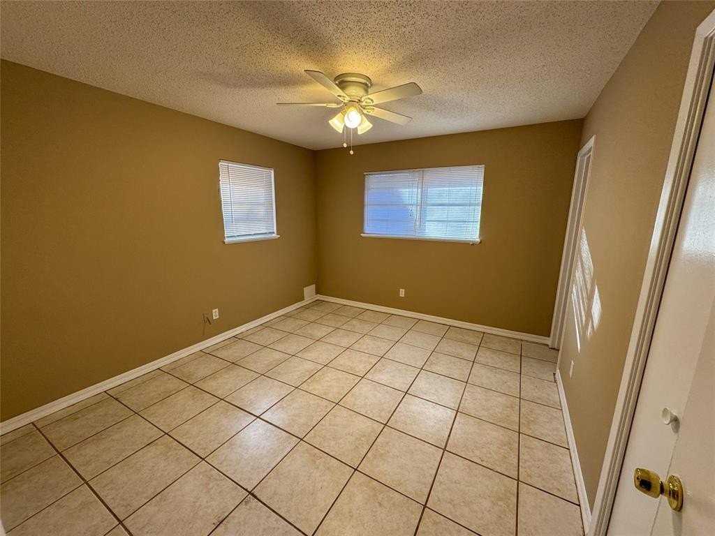 1526 W Elm St - Photo 7 of 13