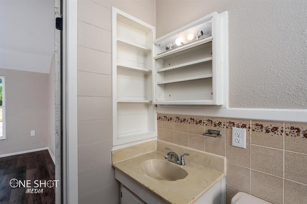 2510 S 2nd St - Photo 2 of 14