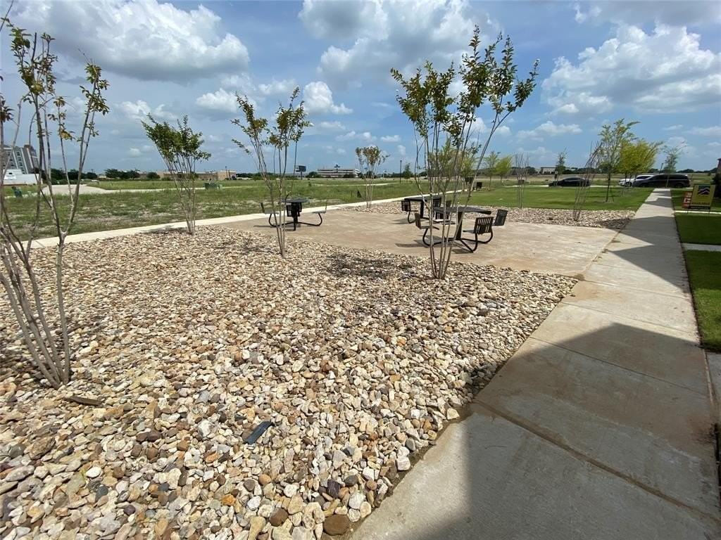 2721 Vista Park Ln - Photo 3 of 36