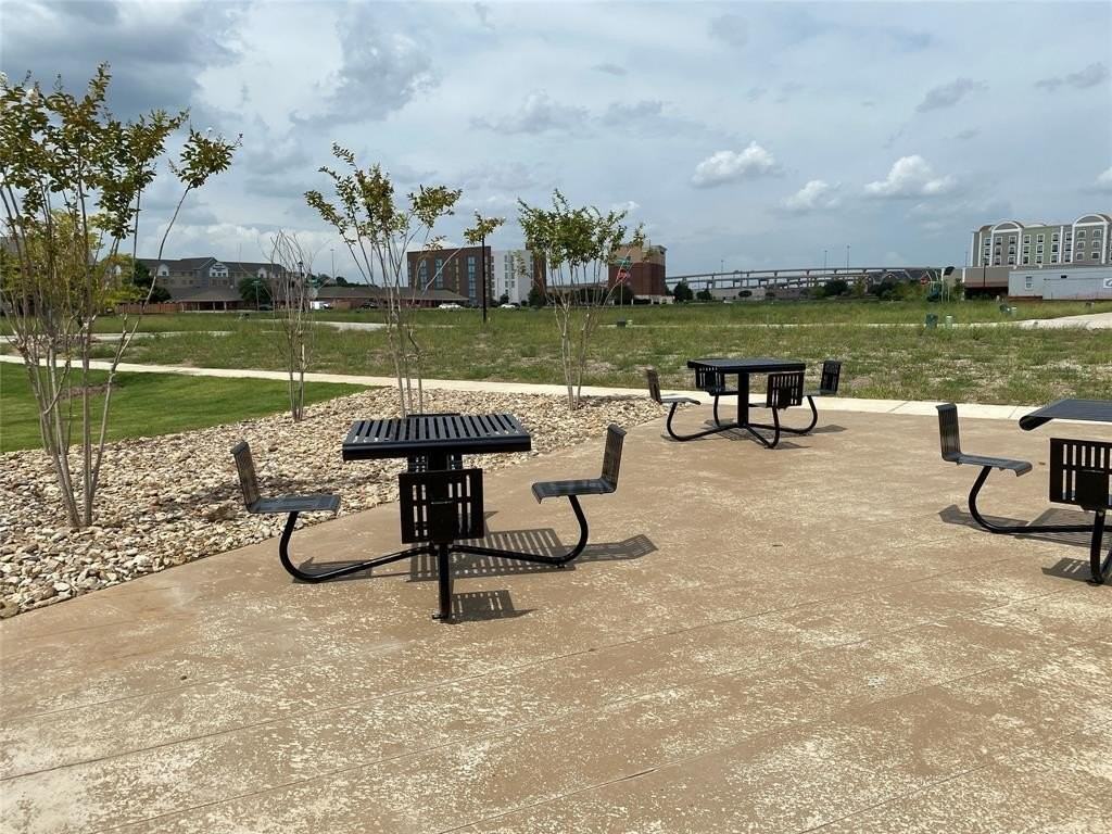 2721 Vista Park Ln - Photo 4 of 36