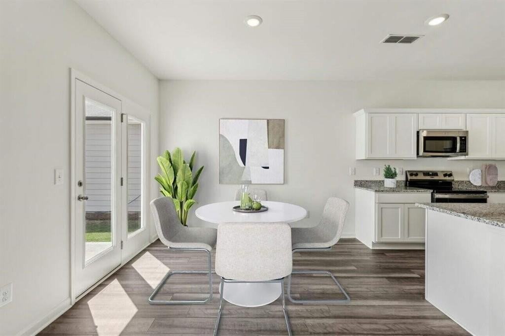 3220 Dillonwood St - Photo 6 of 20