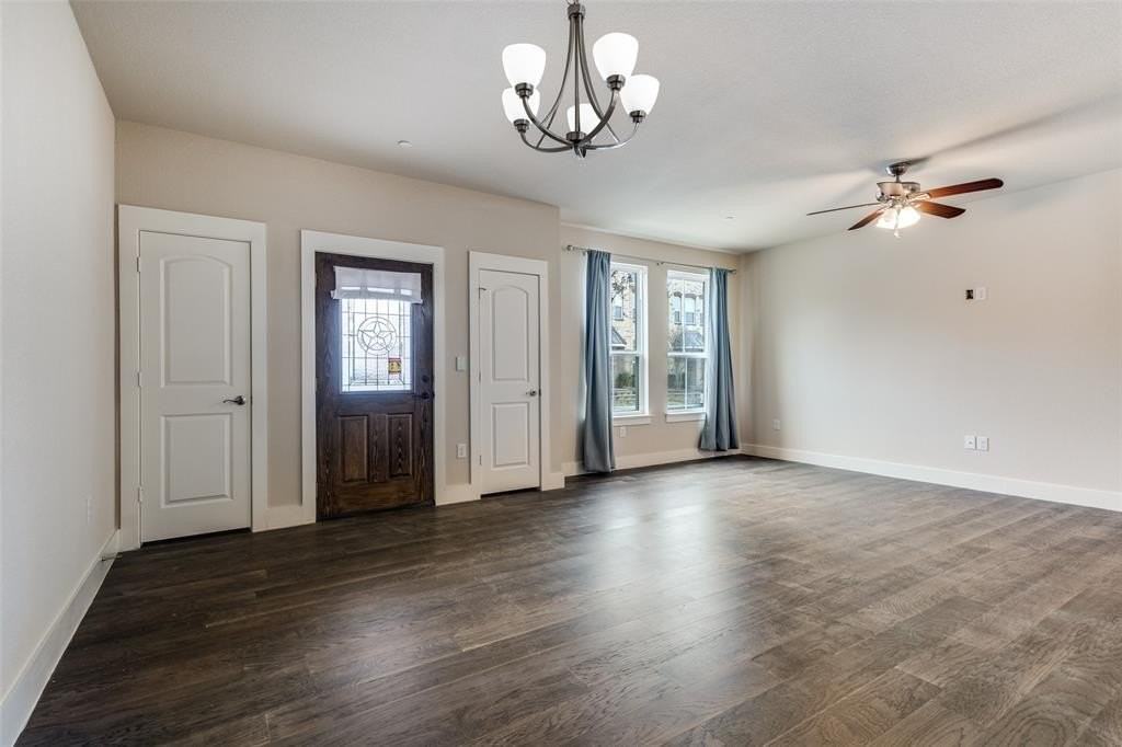 223 Belleville Dr - Photo 2 of 19