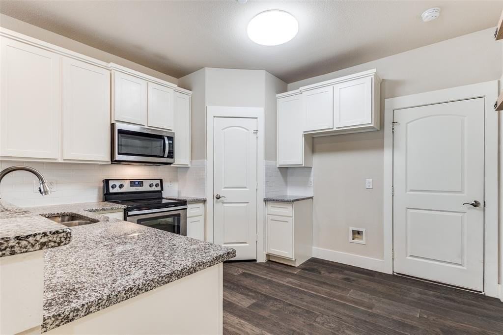 223 Belleville Dr - Photo 4 of 19