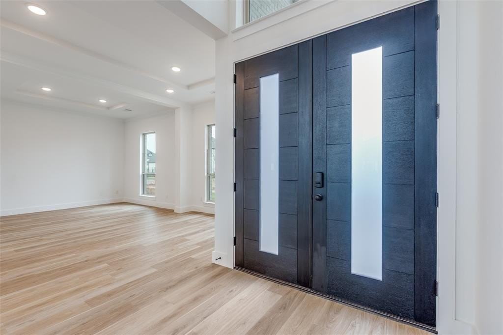 15083 Abbey Woods Dr - Photo 4 of 38