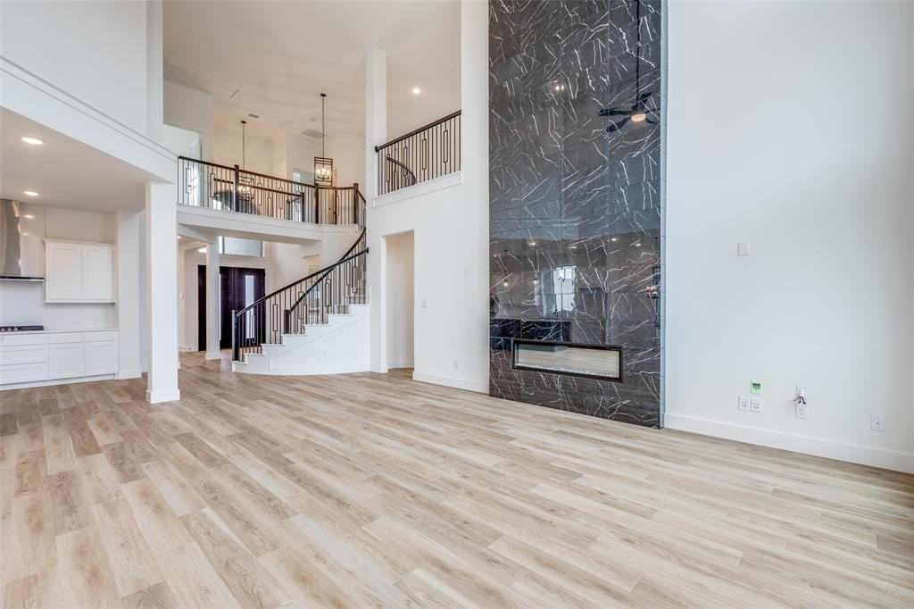 15083 Abbey Woods Dr - Photo 7 of 38