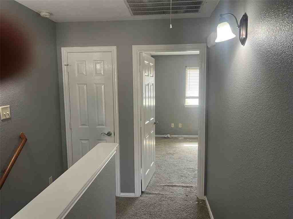 213 S Magnolia St - Photo 2 of 8