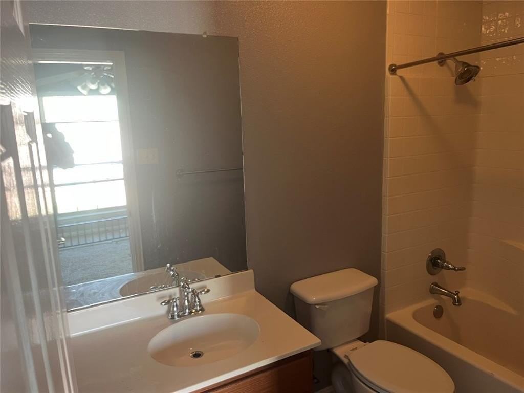 213 S Magnolia St - Photo 3 of 8