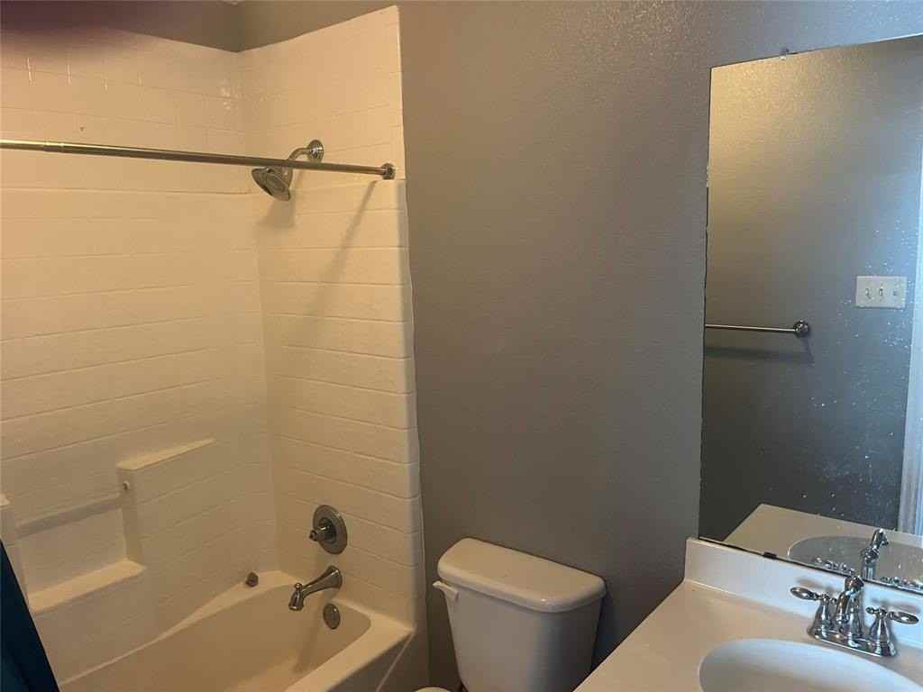 213 S Magnolia St - Photo 4 of 8