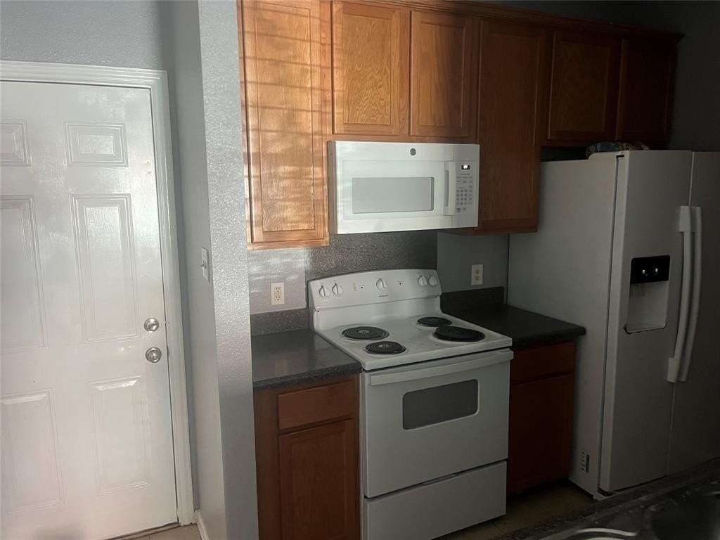 213 S Magnolia St - Photo 5 of 8