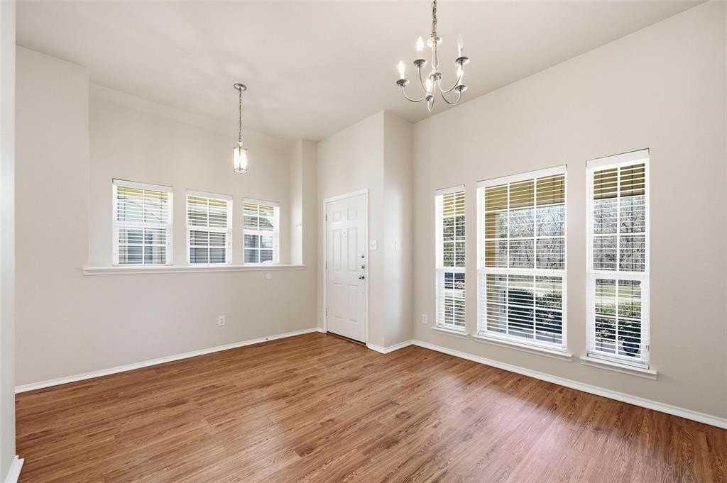 113 Creekview Dr - Photo 2 of 21