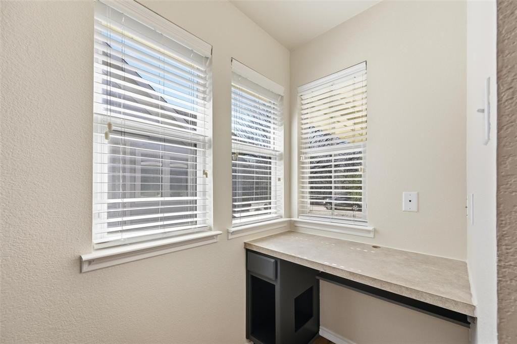 113 Creekview Dr - Photo 3 of 21