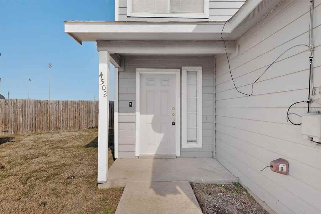 4502 Alamosa St - Photo 3 of 28