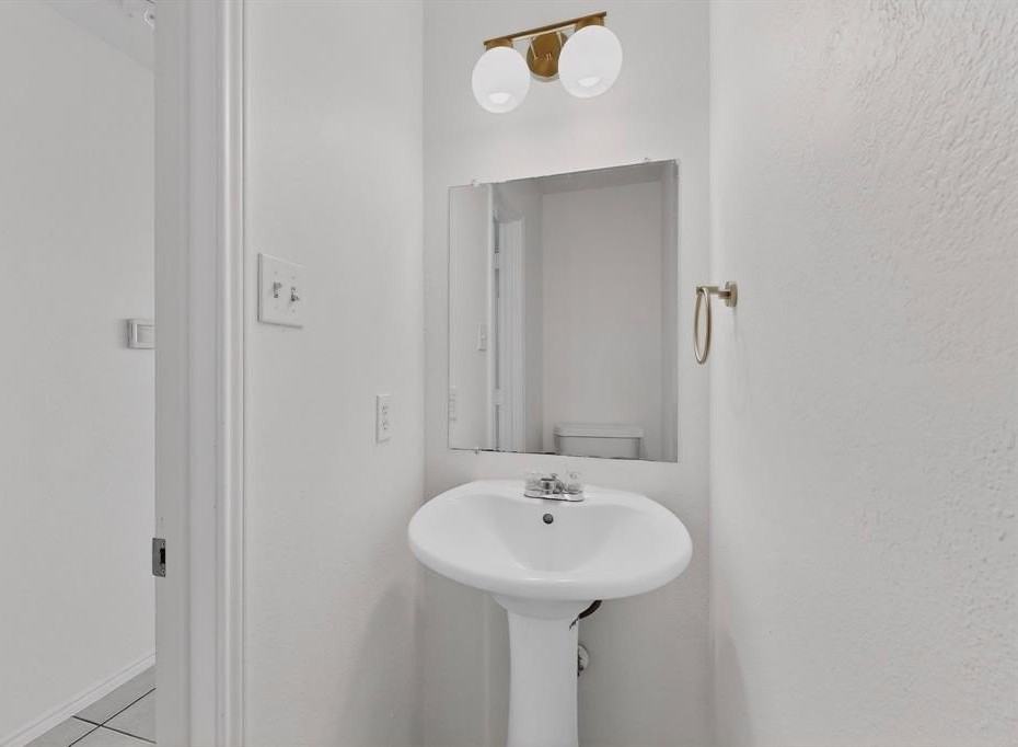 4502 Alamosa St - Photo 5 of 28