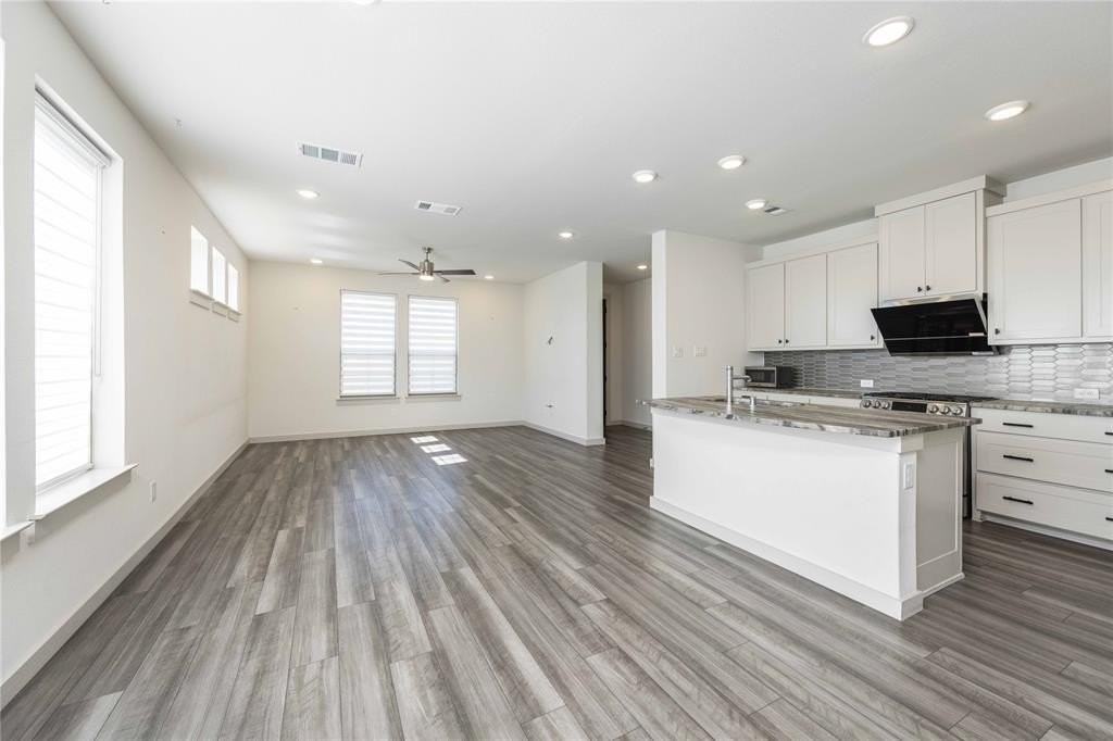 208 Spring Hill Rd - Photo 4 of 35