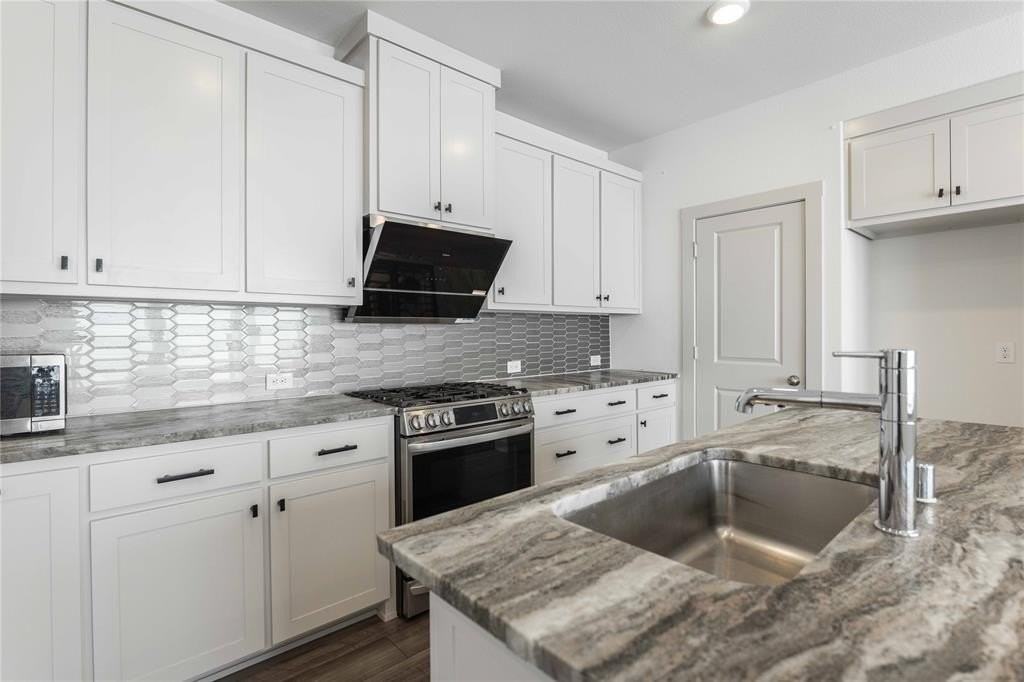 208 Spring Hill Rd - Photo 6 of 35