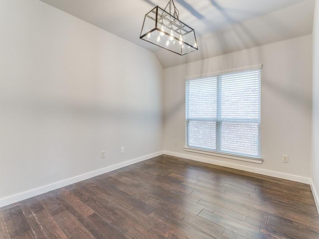 10120 Bridgewater Dr - Photo 6 of 32