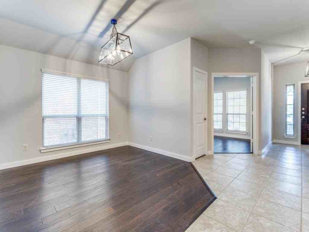 10120 Bridgewater Dr - Photo 7 of 32