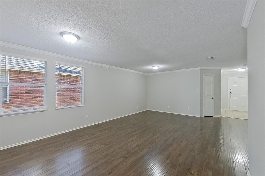 3608 Clydesdale Dr - Photo 4 of 39