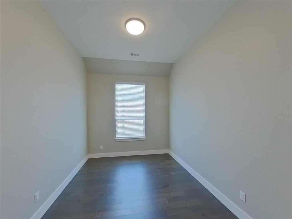 1008 Faringdon Dr - Photo 4 of 19